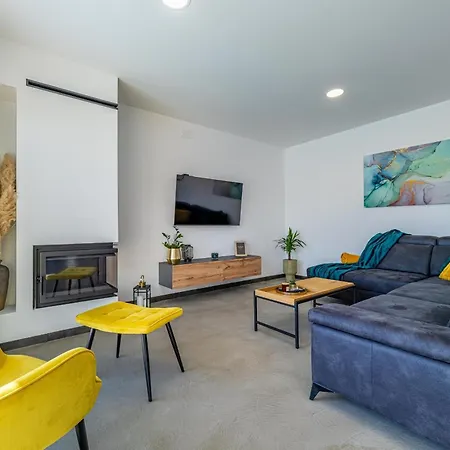 Aura Holiday home *
