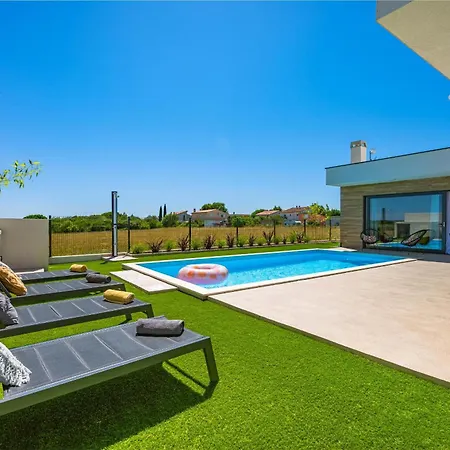 Aura Holiday home *